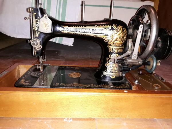 Антиквариат: Швейная машинка TEUTONIA (Германия)1865 - 1879г.г.